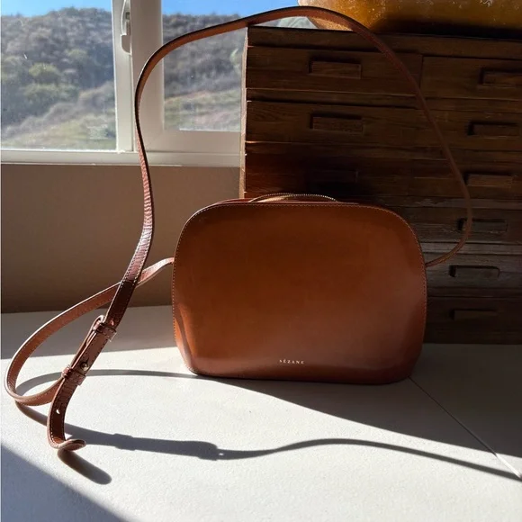 Sézane Victor Heritage smooth leather brown crossbody - Picture 1 of 16